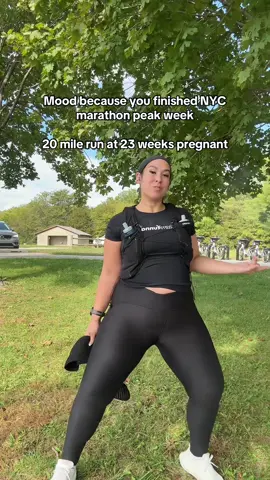 This is low as I could go after 20 miles 😂 Only thing better would be 26 miles for 26 week! Completed peak week for the nyc marathon as a midsize, slow runner at 23 weeks pregnant training for my 4th marathon. #nycmarathon #midsizeworkout #momfitnessjourney #marathontraining #slowrunner 