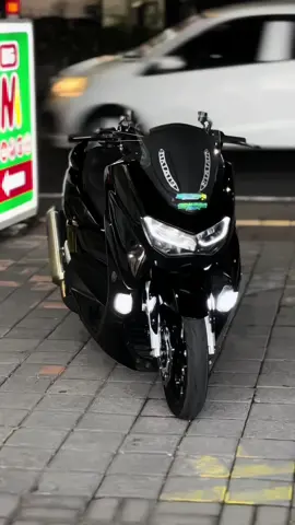 So far black juga kece🤙🏻#nmaxmodifikasi #fypage #newnmax 