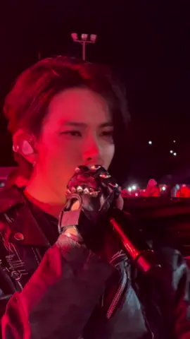 I can’t gatekeep this video no more… #heeseung #enhypen #theweeknd  #musicbankmadrid  @enhypen 