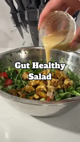 Gut Health Tip Intentionally can change the game when it comes to your gut health but it didn’t have to be complicated or expensive.  For less than $10 this meal is High fiber ✅ High protein ✅ Anti-inflammatory ✅ Low FODMAP ✅ Every bite helps heal your gut from the inside out. Save then tag someone you think would like this salad just as much as you will👇 The  goal is to create a long-term and sustainable healthy lifestyle by healing the gut.  #guthealth #gut #salad #healyourgut #mealprep 