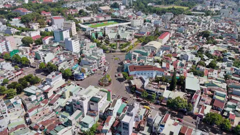 Bữa nay lại thích chỉnh bằng điện thoại ae ạ. Kiểu cảm giác bỏ vô máy tính xong ngồi chỉnh chi tiết các kiểu, đến khi xong lại ko muốn đăng nữa. Nên cứ cái nào tiện thì mình ưu tiên nhỉ . Đang nằm trên giường cũng có video 🤣🤣🤣 #gialaitutrencao #pleiku #mini4pro #flycam 