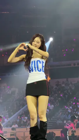 TZUYU fancam #twiceonce #twicethisisfortour #twicesingapore #twicetzuyu #twicesignal 