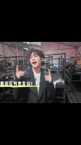 🐟 : Lagu ini (want to see you) benar-benar mencerminkan perasaanku. Seperti para penggemarku yang rindu bertemu denganku, aku juga sangat ingin bertemu dengan mereka. Saat menyanyikannya, aku berharap semua orang bisa merasakan emosiku: Aku ingin bertemu denganmu berkali-kali, lagi dan lagi. .  #ziyu #festival #foryoupage #fypage #fyp 