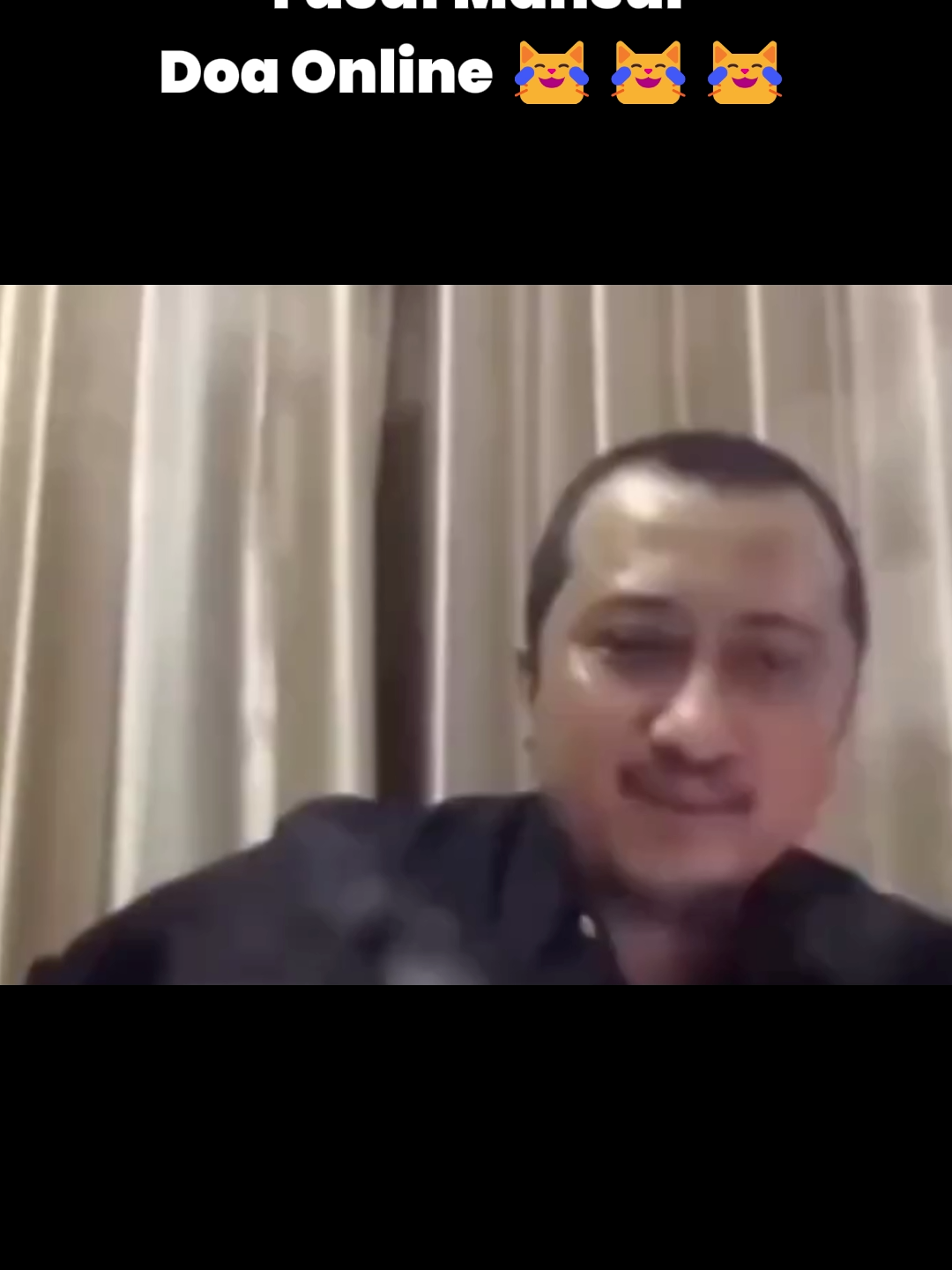 emang paling enak cari uang jualan... Sosok Ustaz Yusuf Mansur kembali menuai sorotan publik setelah video siaran langsungnya viral di media sosial. Dalam video tersebut, UYM menawarkan doa khusus kepada para donatur yang memberikan sumbangan melalui aplikasi Paytren. Ia bahkan menyebut bahwa jika seseorang mendonasikan uang dalam jumlah besar, seperti 10 hingga 20 juta rupiah, maka ia akan mendoakan mereka secara khusus bersama 500 orang dengan membaca surat Al-Fatihah. Aksi ini menuai kontroversi karena banyak warganet menilai bahwa hal tersebut menyerupai praktik jasa doa berbayar, bahkan dianggap sebagai bentuk komersialisasi agama. Beberapa warganet mengkritik tajam tindakan tersebut, mempertanyakan profesionalitas UYM sebagai ustaz, dan menyamakan perilakunya dengan dukun. Kritik keras di media sosial pun bermunculan, mempermasalahkan etika dan niat di balik tawaran doa tersebut. Menanggapi reaksi publik yang meluas, Ustaz Yusuf Mansur akhirnya memberikan klarifikasi. Ia menyatakan bahwa pernyataannya dalam video itu sebenarnya hanya gurauan kepada para pengikutnya dan tidak dimaksudkan secara serius. Meski begitu, pernyataannya tetap memicu diskusi luas mengenai batas antara dakwah, donasi, dan etika dalam memanfaatkan kepercayaan umat.