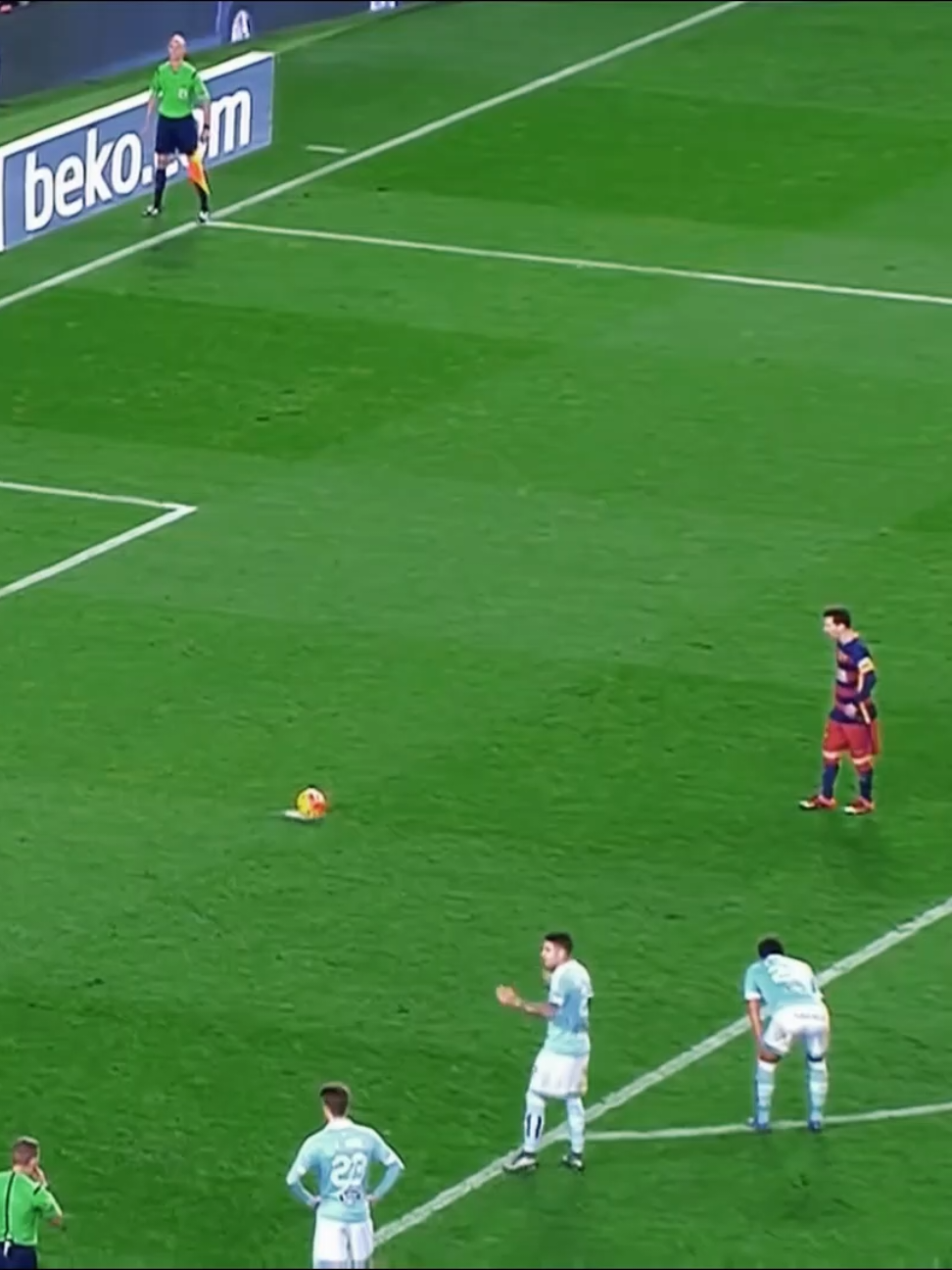 ميسي يخدع العالم 🤯 #ميسي #هدف_عالمي #barcelona 