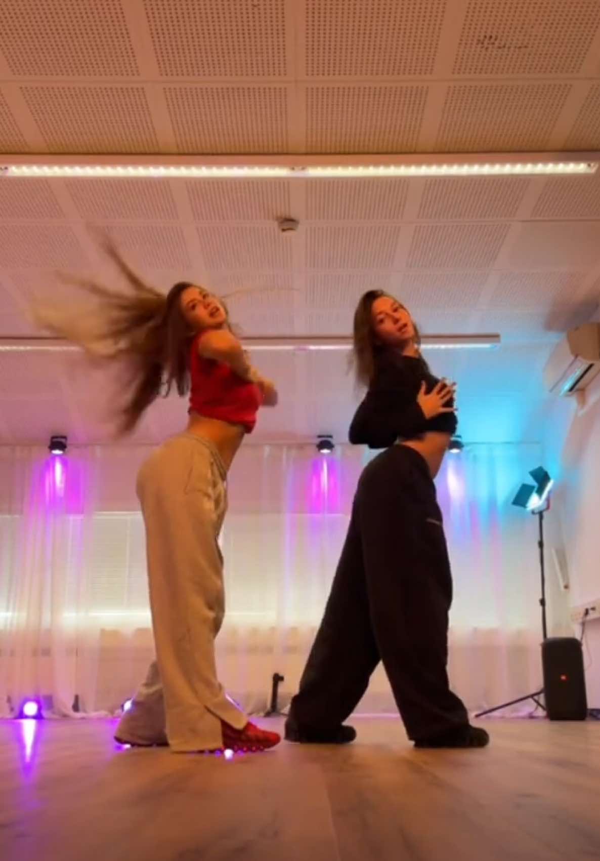 w @diana.admk❤️| @tate mcrae #itsokayimokay #fyp #duo #performance #dance 