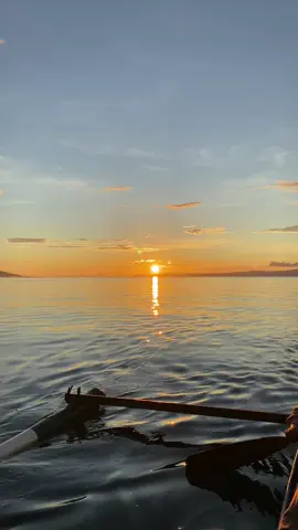 Senja Pantai Moki emang seINDAH ini🧡🌅🚣🏼‍♂️ #vibessenja🌅 #pantaimokimorella👣 #soundtimurviral #fypシ゚ 