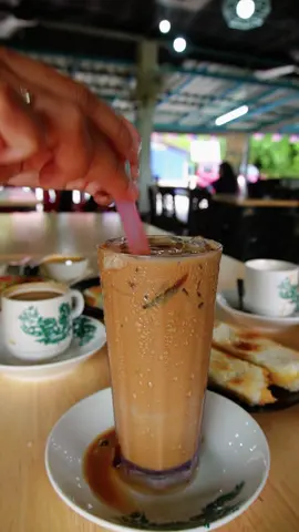 Pagi-pagi kat Warung The Sazali’s, bau roti bakar, kopi panas, dan pulut rendang memang buat hati tenang. Sarapan kampung, suasana tenang, rasa pun asli. Kalau nak mula hari dengan mood baik — sini tempatnya. ☕️🍽 #fyp #fyppppppppppppppppppppppp #foodies 
