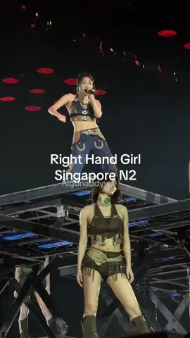 Not sure if anyone needed a Momo + Jihyo Right Hand Girl fancam???? #twice #thisisforSG 