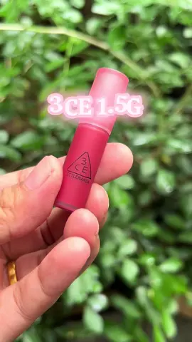 Son Kem 3CE Blur Water Tint Son Kem 3CE Blur Water Tint CHASING ROSE sở hữu những gam màu thời thượng và trẻ trung giúp phái đẹp rạng rỡ và tràn đầy sức sống với gương mặt tươi mới. #3ce ##3ceblur #3cewaterblurtint #sepia #laydown 