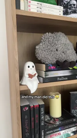 luckiest girl ever 🥹💌 found my real life book boyfriend!!! #BookTok #bookshelf #spookyseason #bookish 