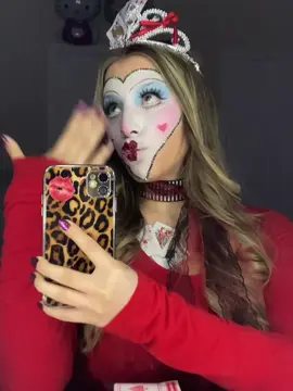 Chat do we want the #makeuptutorial today? #queenofhearts 