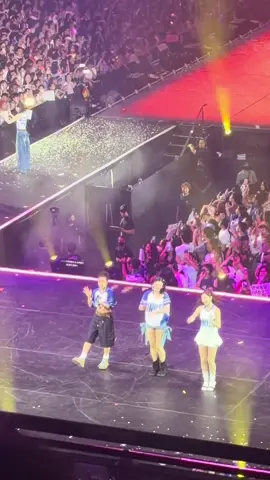 NAJEONGJI❤️ during encore stage😂 #twice #once #nayeon #jeongyeon #jihyo 