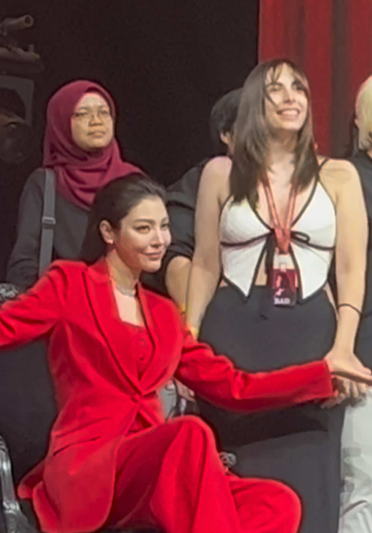 So close 🩷 She accidentally touched my hand 🫠  #faye #pfaye #fayemily #glthai #bangkok 