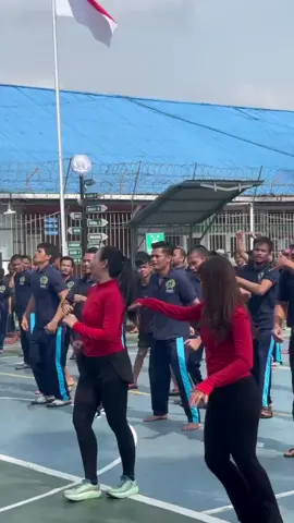 Ketika mereka happy 💃#senam #instruktursenam #lapas #rutan 