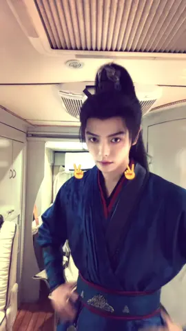 cũng không biết đây là cái trend gì 🤣 #肖宇梁 #xiaoyuliang #tieuvuluong 