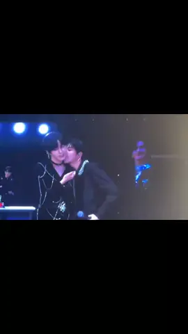 let me 🫠🫠🫠 #huangxing #qiudingjie #eliothuang #kipukaqiu #xingqiu 