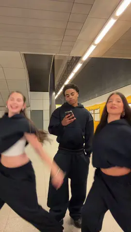 JUST DANCE!!!  #trend#viral#foryour#amelie#trio 