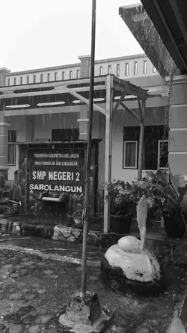 Vibes Hujan Smp Negeri 02 Sarolangun🍃#hujan #vibes #fyp #rain 