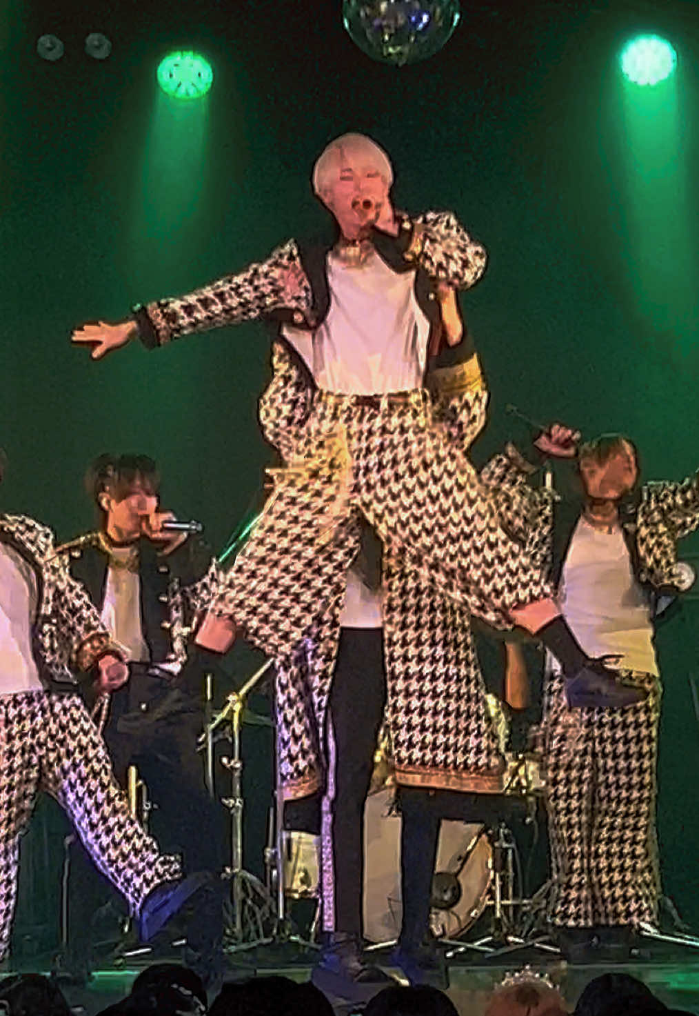 ぱ〜wのバンドver.意外でびっくりしたけどめちゃくちゃかっこよかった！！！✨ さくくんお誕生日おめでとう！ 2025.10.12 【さくBIRTHDAY LIVE】 🎵ぱ〜w/夢喰NEON #夢喰NEON #さく生誕 #撮影可能ライブ #fyp @つばきくん。 @おれ @きょうへい(10/25生誕祭💚) @なめを @はやと🎧🦅 @小林 翔汰 (11/9 生誕祭🎂) @ゆら @学習発表会の木役🌳 @夢喰NEON 【公式】 