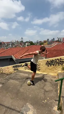 3 crazy skills in São Paulo 🔥🇧🇷 1, 2 or 3?🤔 #streetpanna #brazil #futebol #skills #saopaulo 