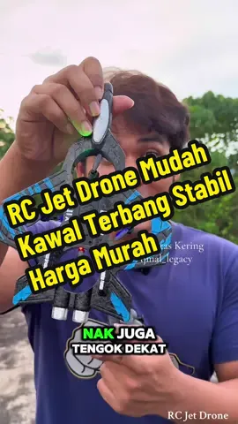 Rc jet drone ni guna bateri rechargeable tahan lama. Rc jet drone ni tahan lasak tak mudah rosak. Paling best rc jet drone ni ada lampu jugak boleh main malam. Cek kat beg kuning sekarang tengah promo tau rc jet drone ni. 😍 #rcjet #rcplane #rcplanes #rcplanemalaysia #rcairplane 