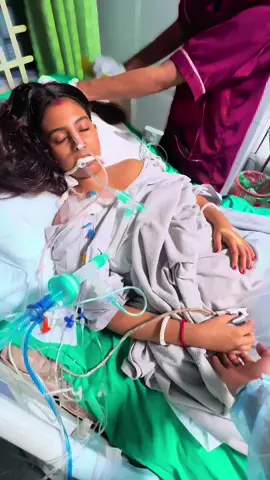আজকে আপনাদের কাছে কিছু কথা শেয়ার করি 😔 এই ভিডিওটা অক্টোবর এর ৭ তারিখ এর ভিডিও । ভেবে ছিলাম আমি মনে হয় আর আমার ভালোবাসাকে ফিরে পাবো না। আর ওর কিছু হলে দুজন এক সাথে হাত ধরেই যেতাম। কারণ আমরা বলে ছিলাম দুজন এক সাথে বয়স কাল পর্যন্ত বাচবো এবং আমাদের যেন এক সাথেই মরণ হয় 😭 কিন্তু ৭ তারিখ ওর যেমন অবস্তা হয়ে ছিলো ভেবে ছিলাম আমাকে একা করে চলে যাবে। লাইফ সাপোর্টে ছিলো। তখন আমি ভগবানকে বললাম যে আমাদের ভালোবাসা যদি সত্যি হয়ে থাকে তাহলে তুমিই ওরে সুস্থ করে দিবে ।আর আমি জানি আমার ভালোবাসা আমাকে কোনো দিনো এক ফেলে যাবে না। তাই ও মৃত্যুর সাথে পাঞ্চা লরে মৃত্যুর সাথে লরাই করে আর ভগবান এর কৃপায় আমার ভালোবাসা আবার আমার বুকে ফিরে এসেছে। আর ও এখন অনেকটা সুস্থ ওর জন্য সবাই দোয়া এবং আশীর্বাদ করবেন । আর আমি এতটুক বুঝলাম ভালোবাসা যদি সত্যি হয় বৃদ্ধ বয়স এবং এক সাথে মরন হয়। আমি সত্যি খুব ভাগ্যবান তোমার মতো একটা জীবন সঙ্গী পেয়ে 😭❤️#mama_vs_vagni 