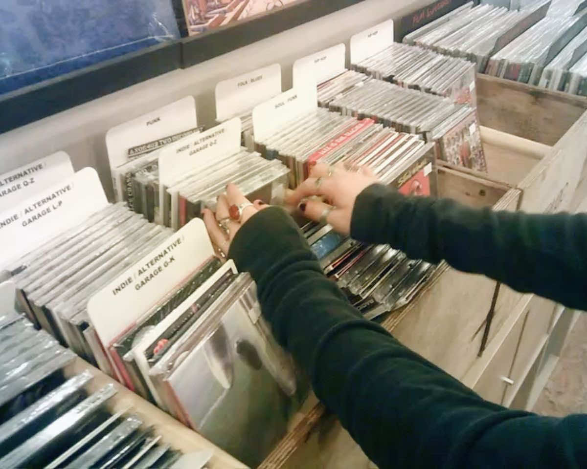 we need YOUR help to make this a reality! we are in need mostly of animators; clean up artists, inbetween artists, bg artists and etc. we also need vas and older vas aswell. come join us to be apart of our team or just to hang out and make friends!  https://discord.gg/87MfjWWgX #stolenrecord #fyp #shoujoanime #blowup #animator 