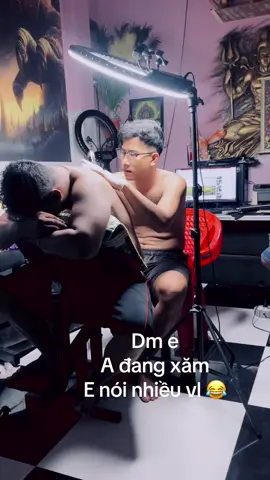 A đang xăm #xăm_hình_nghệ_thuật #tattooartist #😂😂😂 