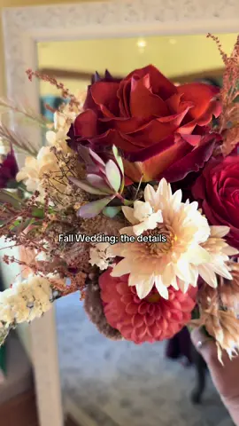 The little details of a fall wedding 🍁🍂 #wedding #weddingevent #weddingdetails #weddingday #weddingflowers 