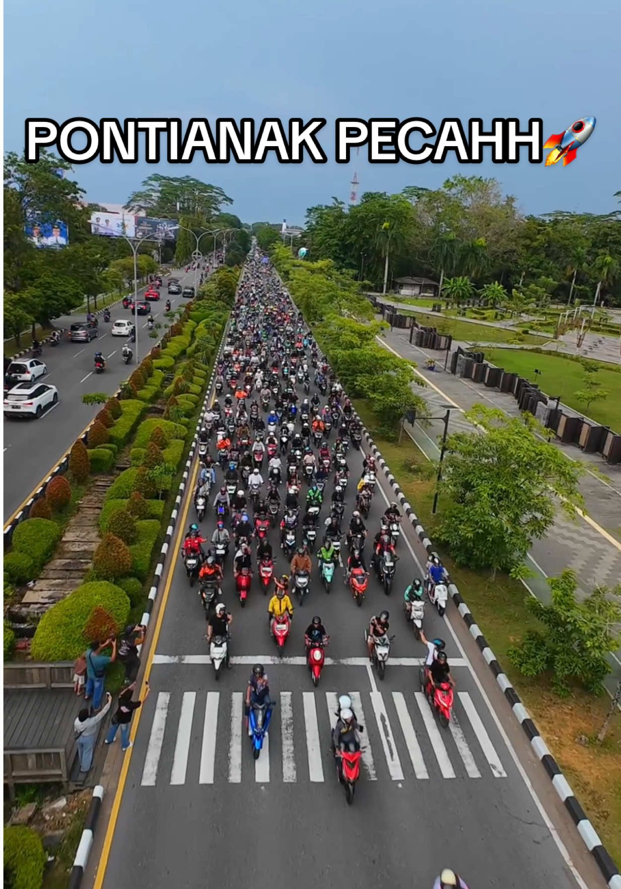 Dari rakyat untuk rakyat, Terimakasih Pontianak lebih dari 2000an orang hadir riding keliling kota ❤️🚀PECCAAHHH🔥 @Shell Indonesia Official #LetsGoTripGoesToKalimantan #GakMaenMaen #ShellAdvance #ShellIndonesia #TarikanEnteng