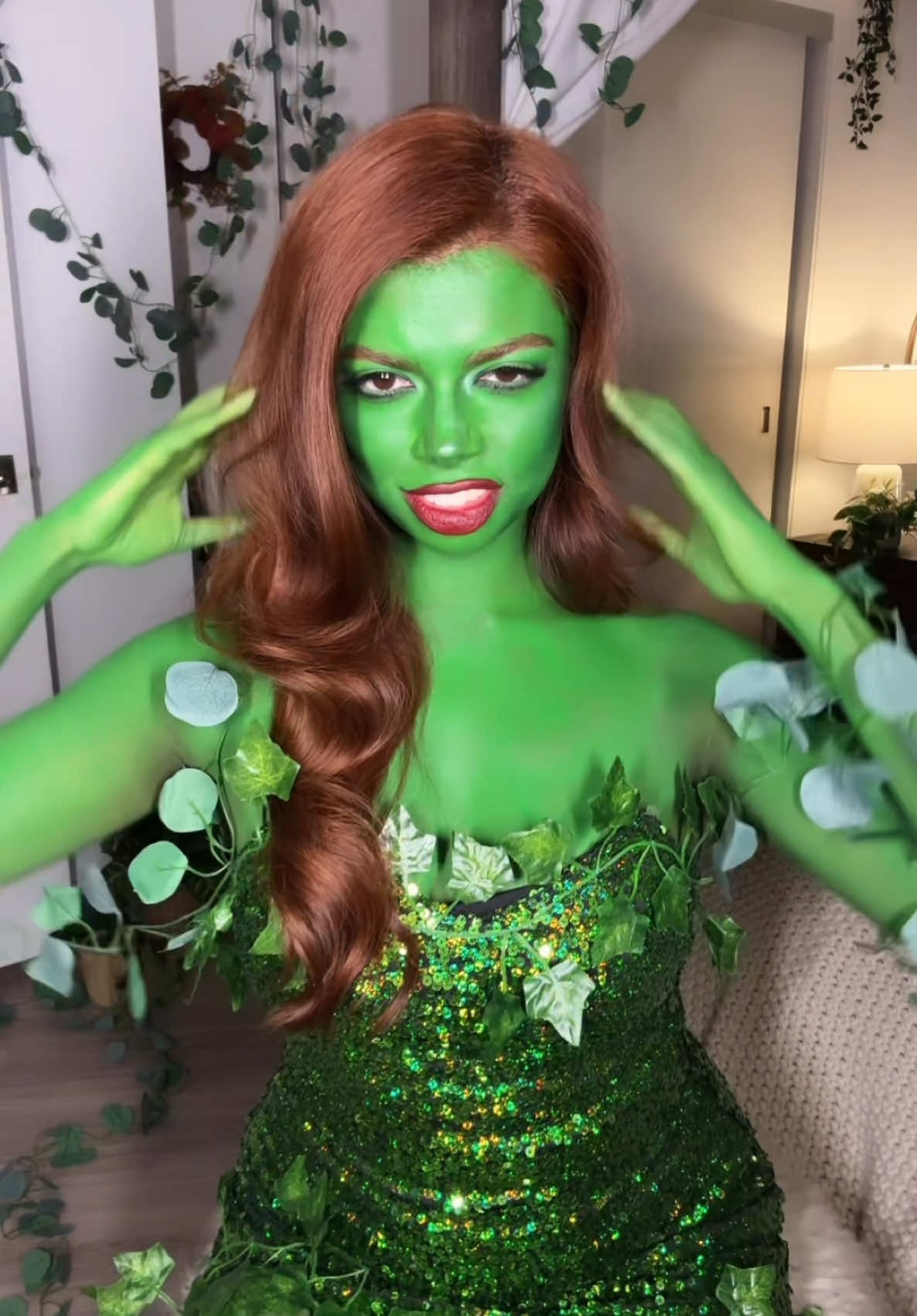 I’m Poison 🌱 #makeup #poisonivy #halloween #bodypaint 