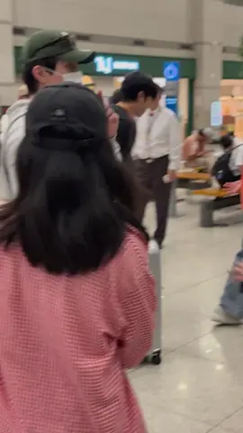 Lee Dong Wook  Macau - Incheon ✈️ Lee Dong Wook  Credit to the owner on xhs #이동욱 #viral #fyp #leedongwook #dongwook @Dawie 다위에💞 @Antieka~WookieNeohee 