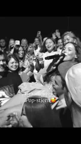 Bayangin marit diatas panggung,pasti dia gaberhenti ketawa liat kelakuan marion 🤣🫵🏻#Marionravn #MaritLarsen #marit2marion #sentrumscene #m2m 