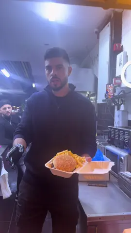 @Burgerman Serj 🍔 was seasoning the fries like a goooood boyyyy #spudbae #burgerman #good #boy #fyp