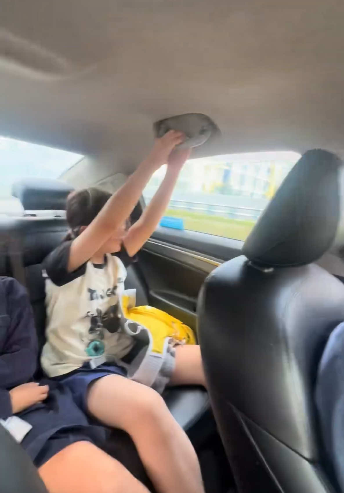 地表最強之重慶出租車,帶你體驗一把黃色法拉利#all #fun #china #chongqing #重庆 #car 