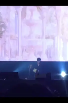 ထိုင်းမှာမင်္ဂလာပါဆောင်သွားကြတာ (ပန်းစီးပါတခါထဲကျဲခဲ့တာ )  #desire4inbkkfanmeeting  #xingqiu #foryou #blfans #viewers 