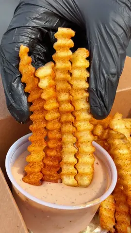 A great meal begins with fries first 🤤🍟 📍2425 E Colonial Dr, Orlando, FL  🕚 Wed-Sun | 11 AM - 9 PM  #fries #frenchfries #FoodTok #tiktokfood #orlando 