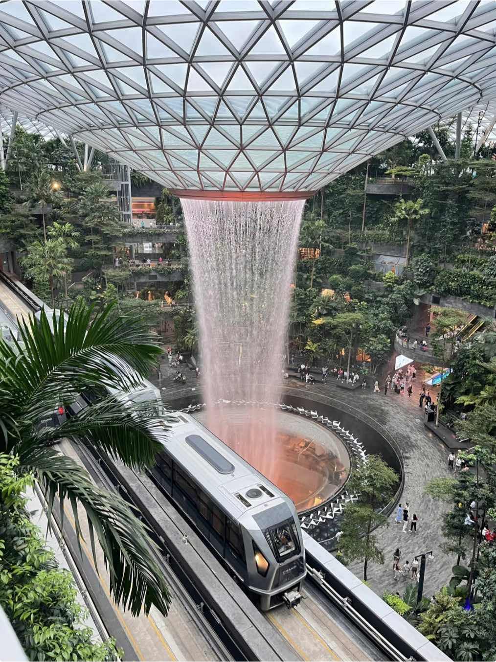 Địa điểm Checkin đ.ầ.u tiên khi vừa đáp xuống Singapore 🇸🇬 #fyp #singapore #changiairport #singaporedidau #dulich #travel 