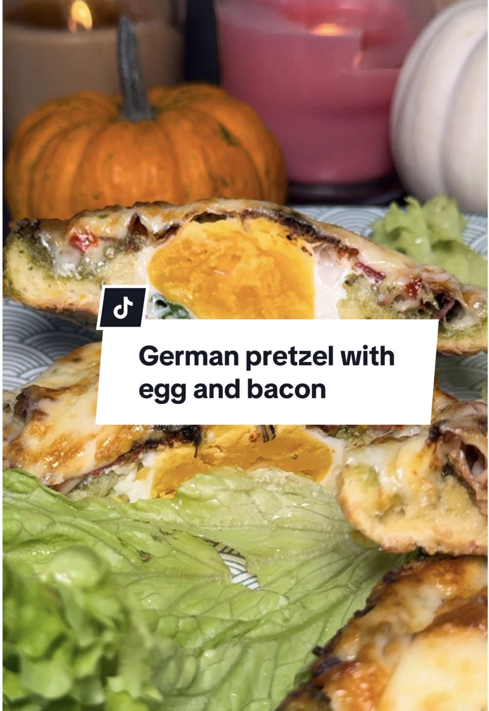 A German pretzel loaded with egg & bacon — crunchy outside, soft inside, and full of flavor! 💛 What’s your go-to breakfast combo? #lunchidea #brezel #airfryerfrau #EasyRecipe #GlowUpCetaphil 