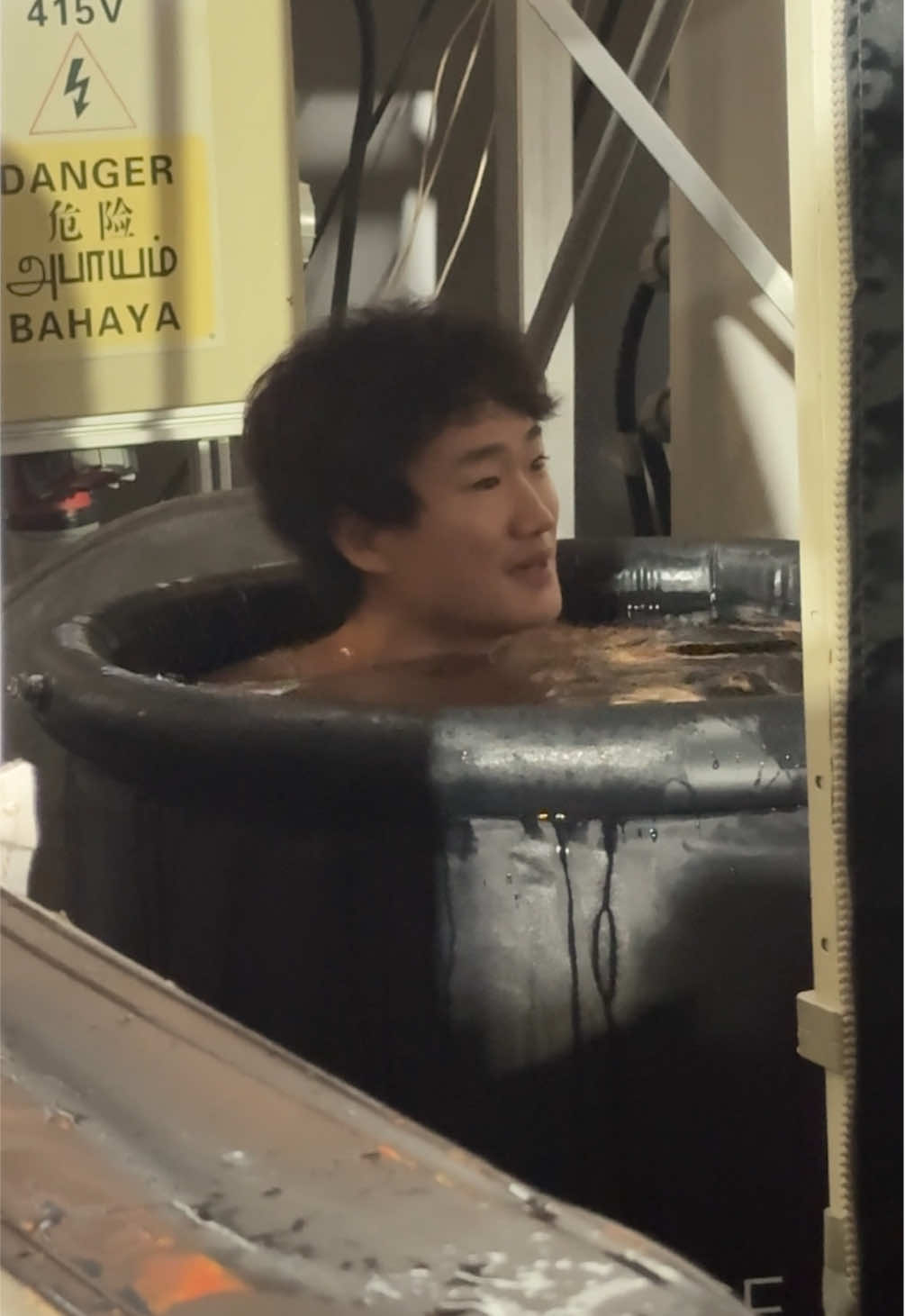 You can never be too careful 🛁 #f1 #yukitsunoda #funny 