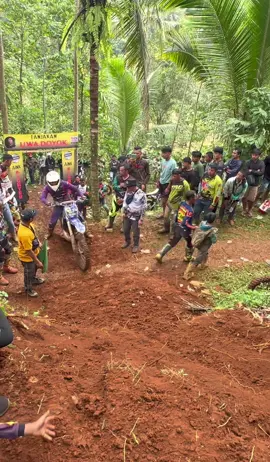 Eyaa eyaa 😂🤣  #fyp #sorotan #enduro #berandatiktok 