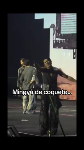🤣🤣🤣🤣🤣 como lo voltea a ver 🤣🤣🤣 #seventeen #mingyu #scoups #mingyuseventeen #scoupseventeen 