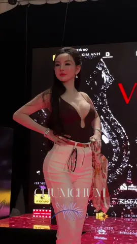 Kiều Vũ catwalk tại buổi casting phim Vương Miện Má.u #TikTokAwardsVN #ChumChum #VuongMienMau #VuongMienMaubychumchum