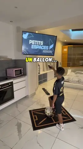 ⚽️ Fais de ton salon ton terrain d'entraînement ! 🔥Progresse vite, n'importe où, n'importe quand 🎀 Octobre Rose : -50% sur nos tapis !     👇🏼Rejoins le mouvement directement en bio 👇🏼 
