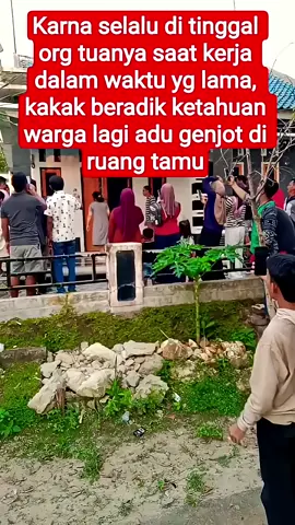 Karna selalu di tinggal org tuanya saat kerja dalam waktu yg lama, kakak beradik ketahuan warga