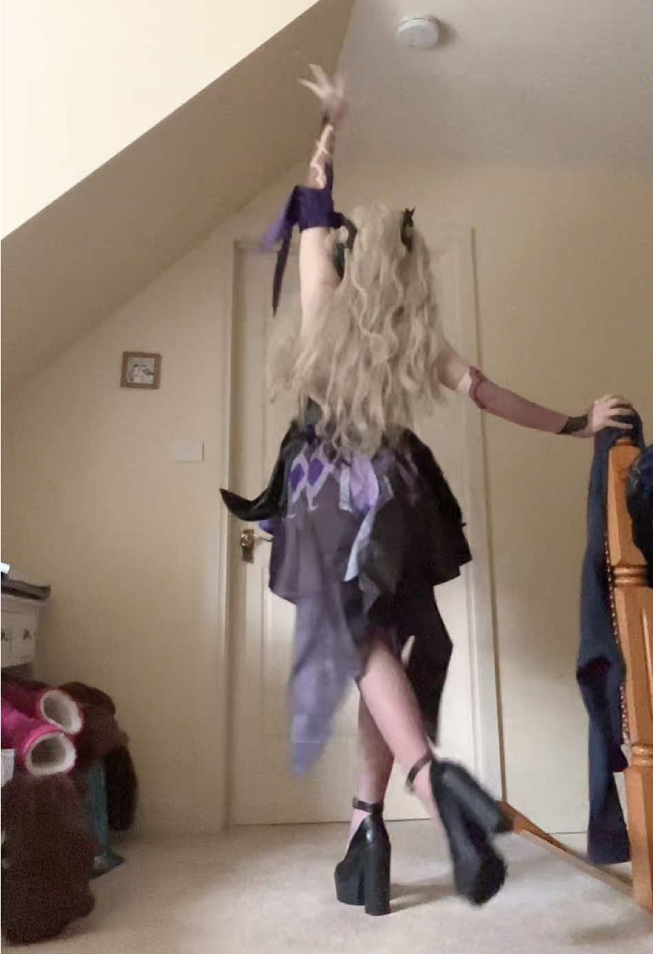 so silly but cool #GenshinImpact #fischlgenshinimpact #fischlcosplay #cosplay #fyp 