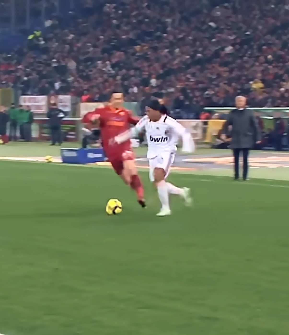 Ronaldinho Ac Milan skills#fyp #ronaldinho #ronaldinhogaucho #acmilan #footballtiktok 