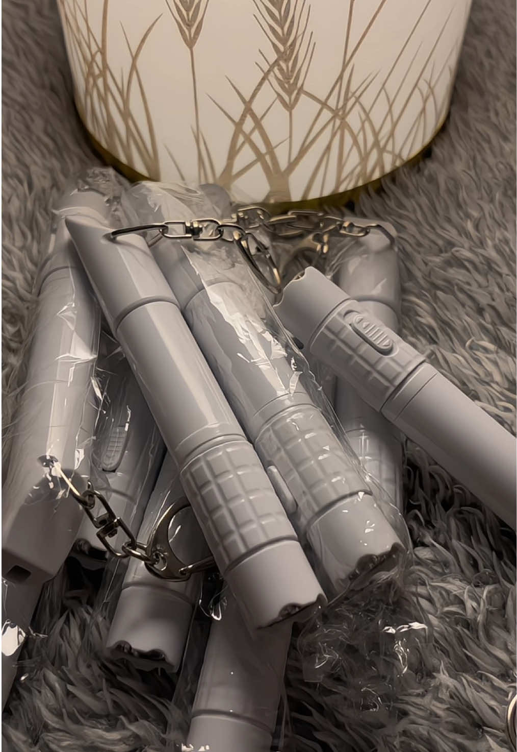 NAGKAKA-UBUSAN NA NG STOCKS! Grab yours now! #emergency #earthquake #wistle #flashlight 