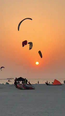 Kite beach sunset ❤️ #dubai #kitebeach #sunset #beachlifestyle #travelinspo 